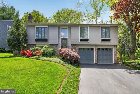 $949,000 | 5917 Beech Tree Drive, Alexandria, VA 22310