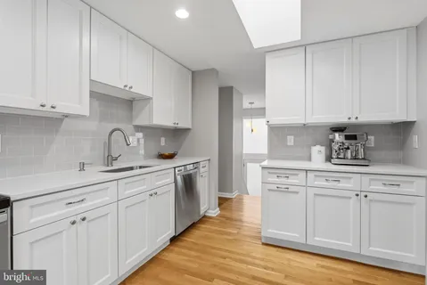 $949,000 | 5917 Beech Tree Drive, Alexandria, VA 22310