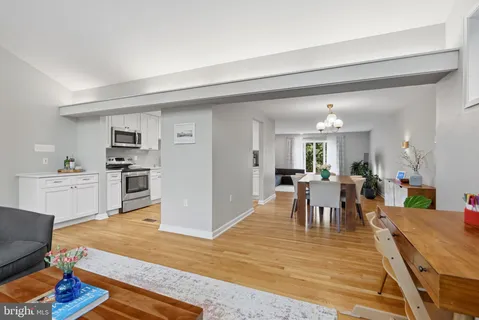 $949,000 | 5917 Beech Tree Drive, Alexandria, VA 22310