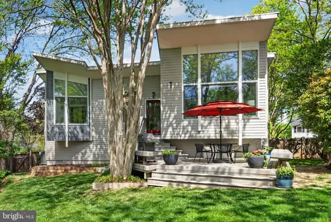 $949,000 | 5917 Beech Tree Drive, Alexandria, VA 22310