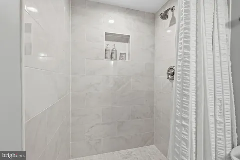 $949,000 | 5917 Beech Tree Drive, Alexandria, VA 22310