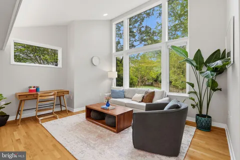$949,000 | 5917 Beech Tree Drive, Alexandria, VA 22310