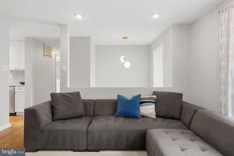 $949,000 | 5917 Beech Tree Drive, Alexandria, VA 22310