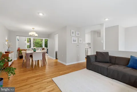 $949,000 | 5917 Beech Tree Drive, Alexandria, VA 22310