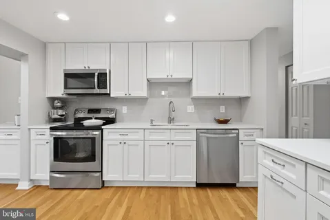 $949,000 | 5917 Beech Tree Drive, Alexandria, VA 22310