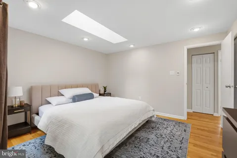 $949,000 | 5917 Beech Tree Drive, Alexandria, VA 22310