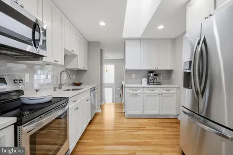 $949,000 | 5917 Beech Tree Drive, Alexandria, VA 22310