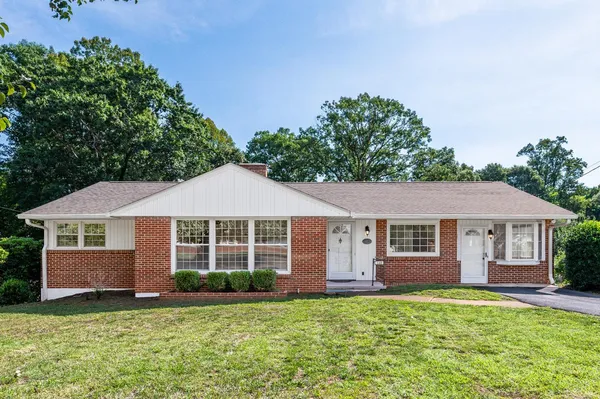 $319,900 | 140 Moorman Drive, Madison Heights, VA 24572