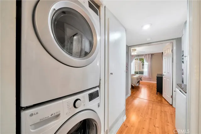 a view of entryway with washer and dryer