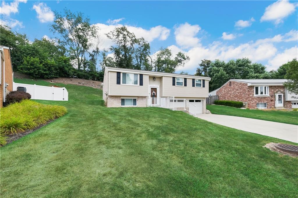 1086 Fiddleback Drive McKees Rocks, PA 15136 - Photo 3 of 44