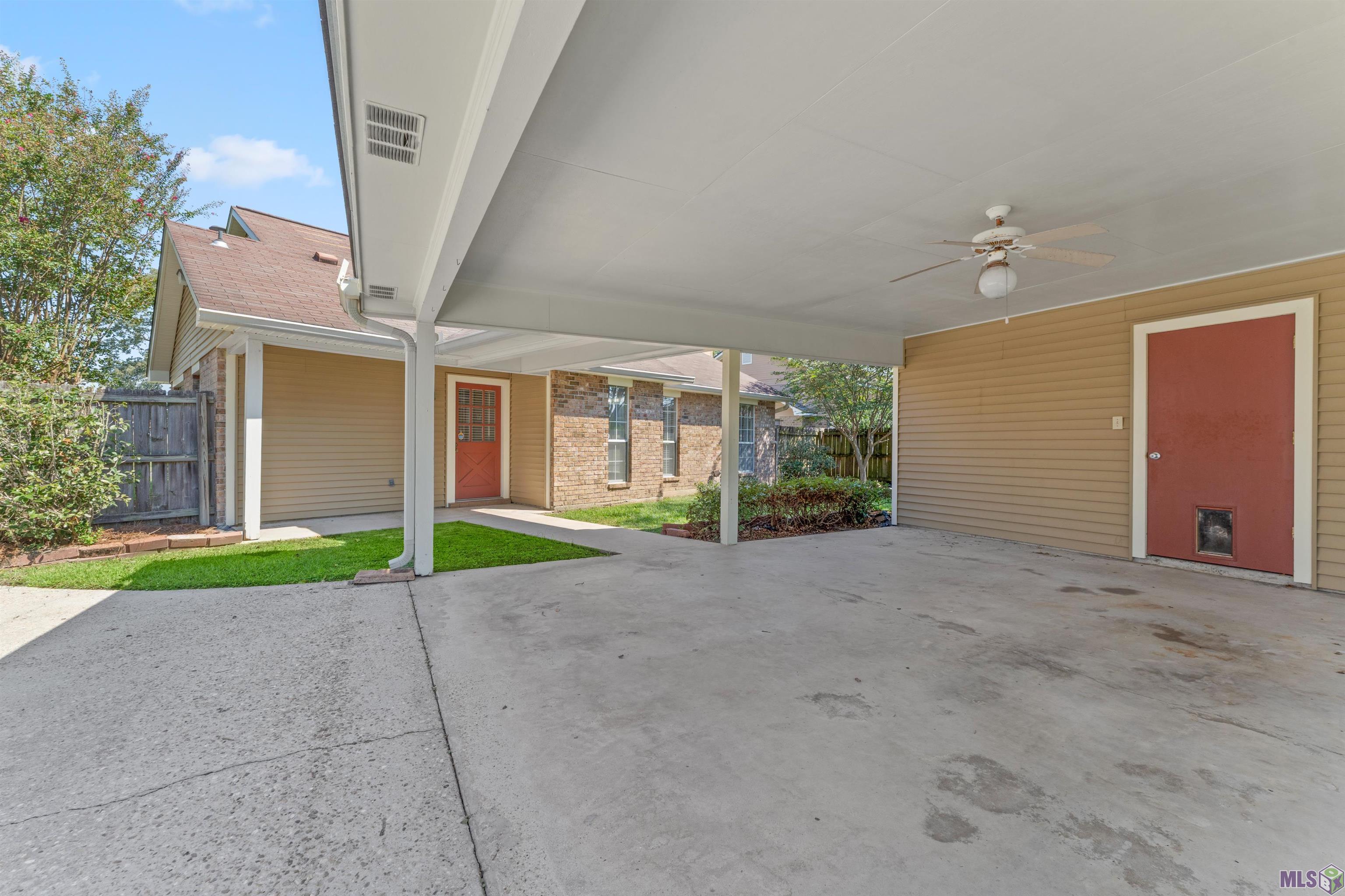 12474 Fairhope Way Baton Rouge, LA 70816 - Photo 18 of 20 Carport