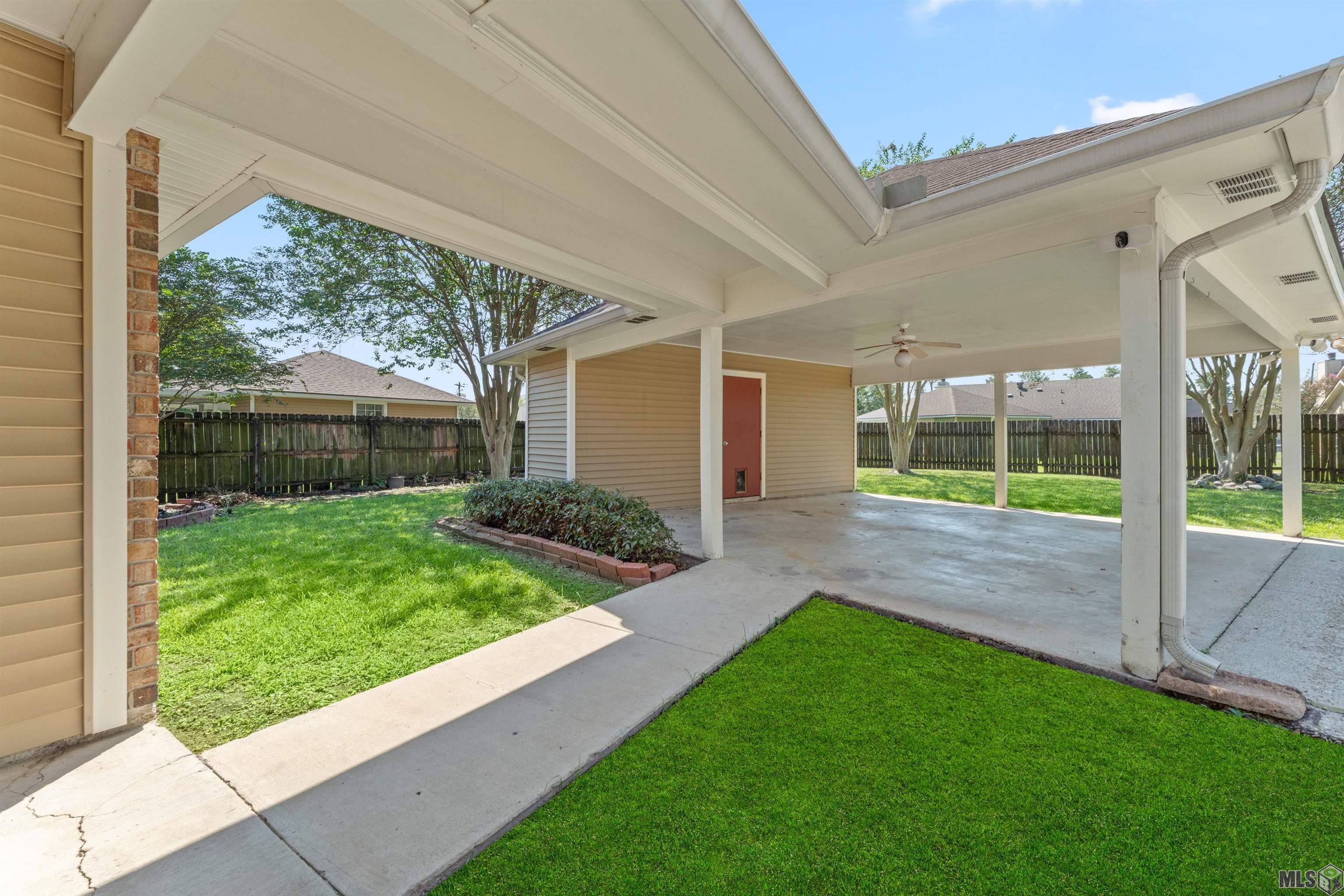 12474 Fairhope Way Baton Rouge, LA 70816 - Photo 19 of 20 Carport