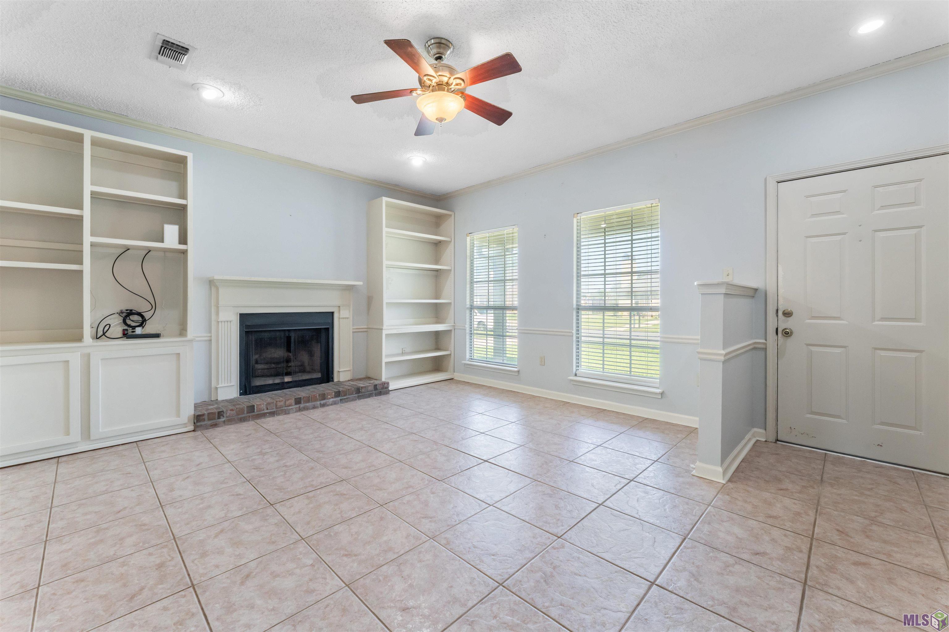 12474 Fairhope Way Baton Rouge, LA 70816 - Photo 3 of 20 Living Room