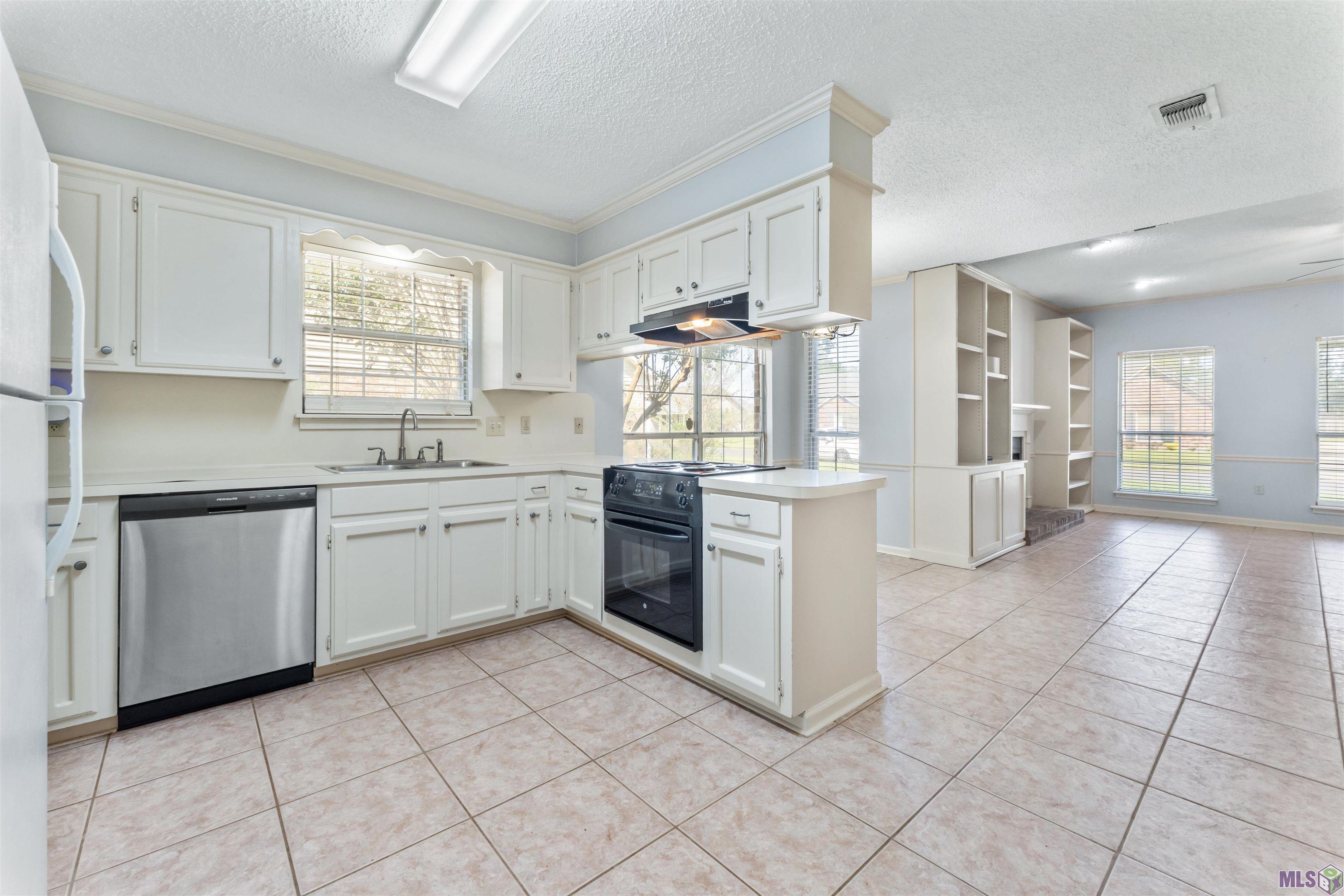 12474 Fairhope Way Baton Rouge, LA 70816 - Photo 10 of 20 Kitchen