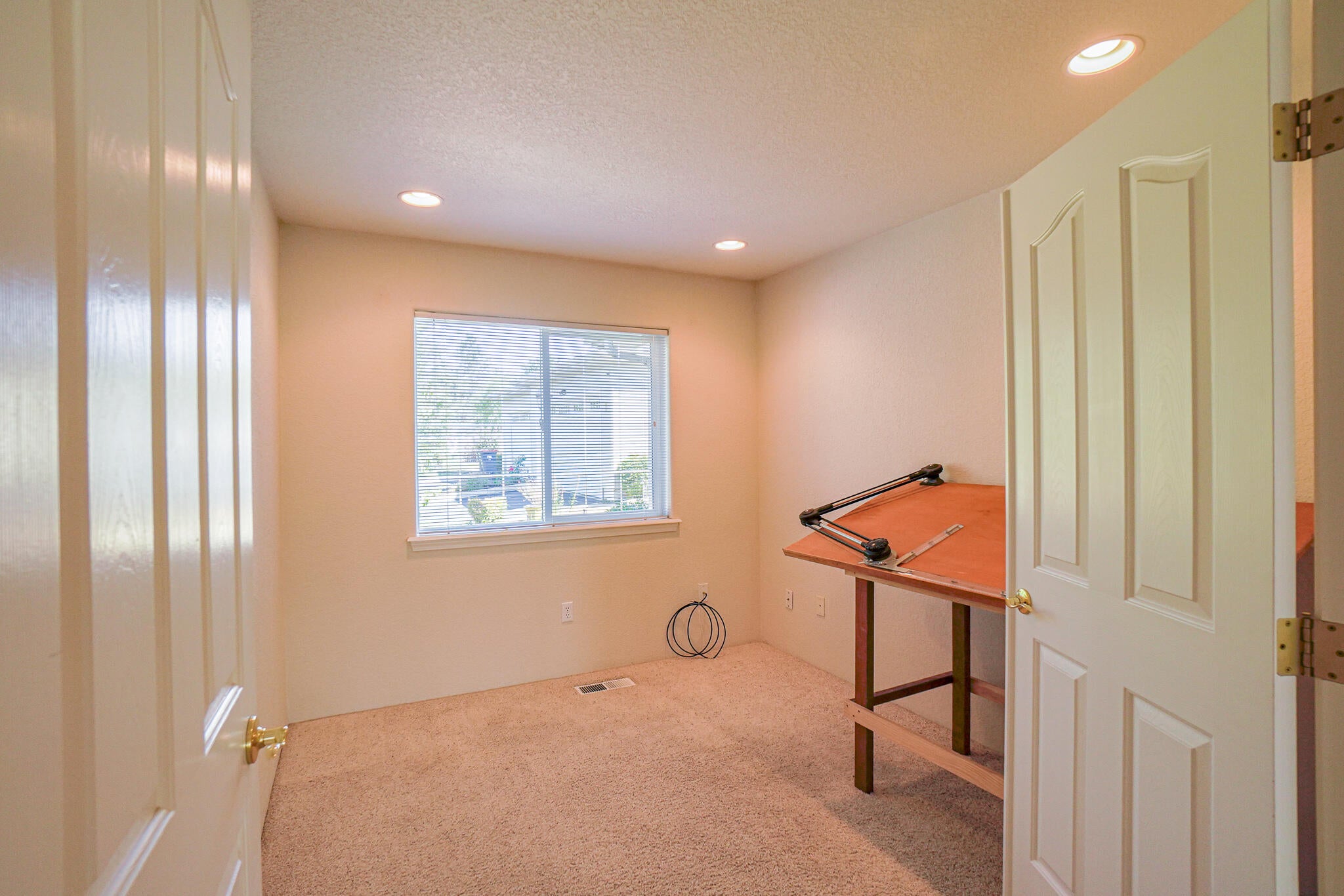 2398 Springbrook Road, Unit 4 Medford, OR 97504 - Photo 20 of 27 office