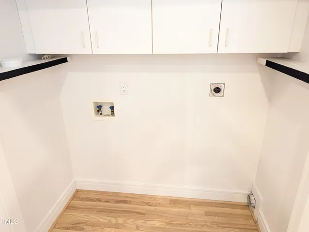 a view of a utility room