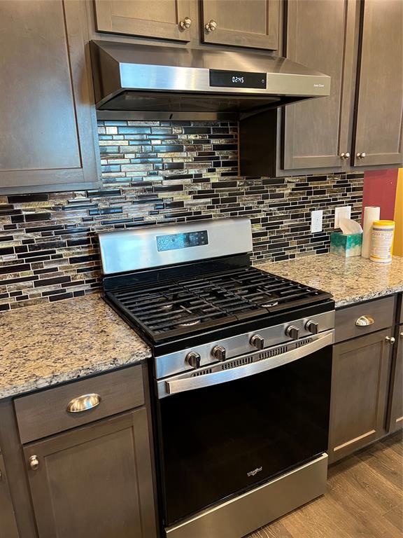 412 Gunsmoke Trail Princeton, TX 75407 - Photo 9 of 28 a stove top oven sitting inside of a kitchen