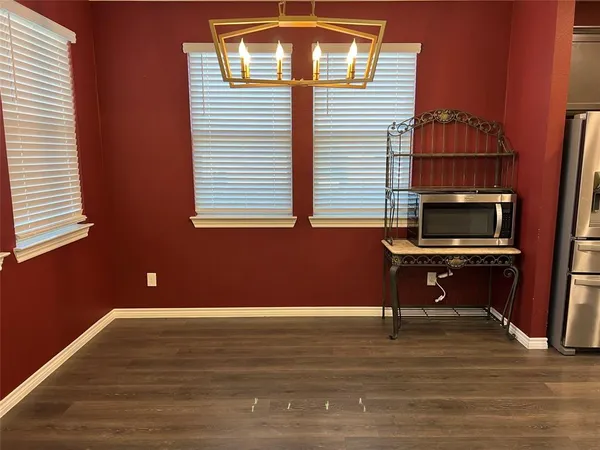 a view of a livingroom with furniture