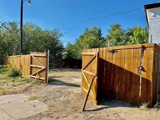 $225,000 | 3001 Ross Avenue, Fort Worth, TX 76106