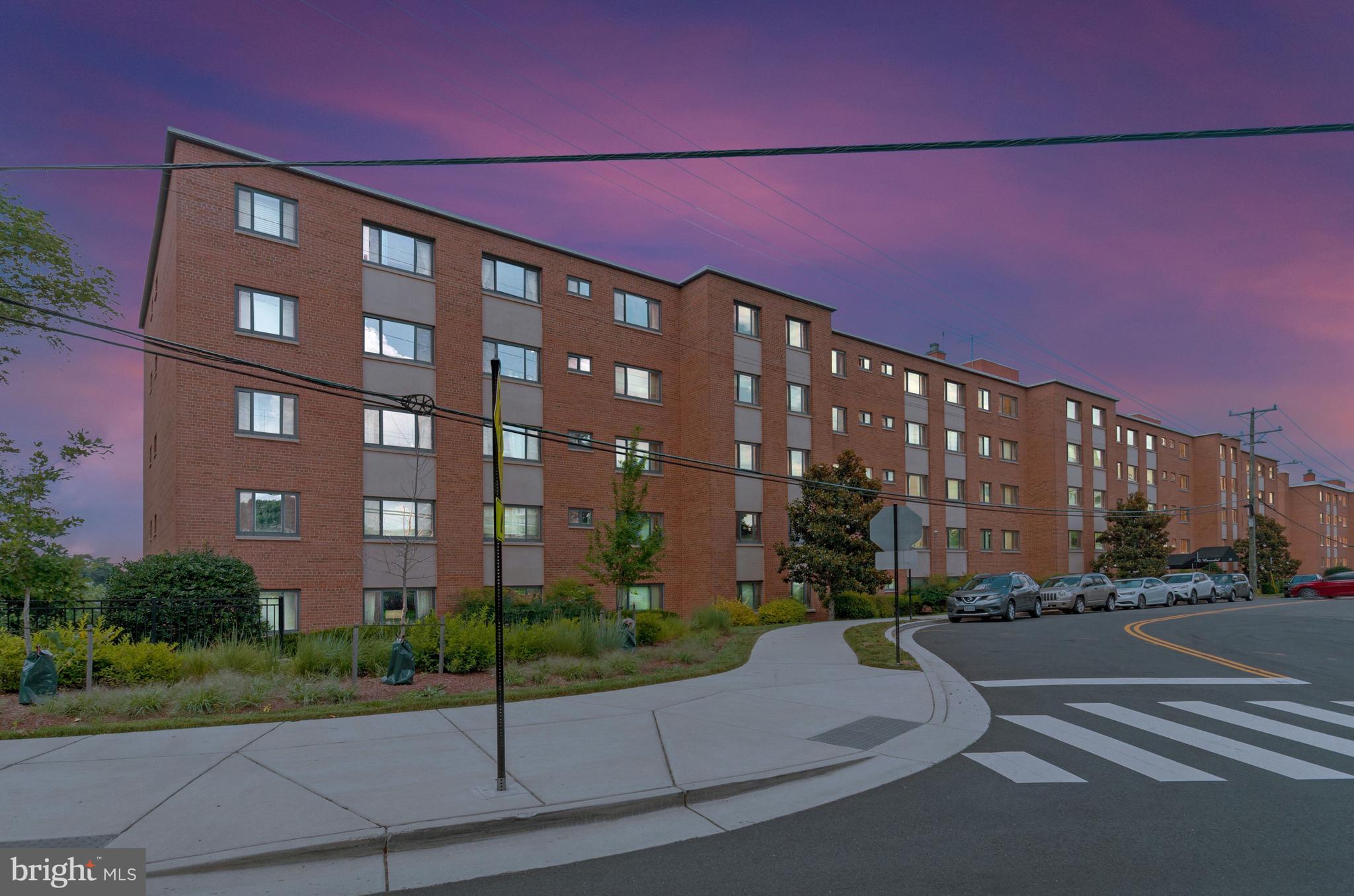 1300 South Arlington Ridge Road, Unit 718 Arlington, VA 22202 - Photo 2 of 41 AWESOME LOCATION - WALK TO PENTAGON CITY