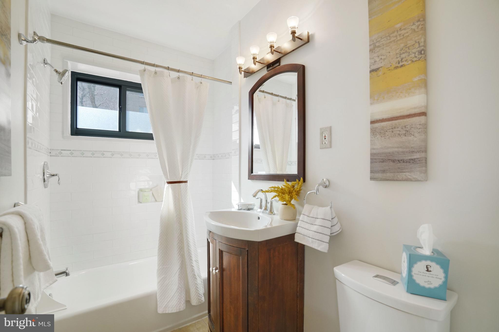 1300 South Arlington Ridge Road, Unit 718 Arlington, VA 22202 - Photo 22 of 41 UPDATED BATHROOM