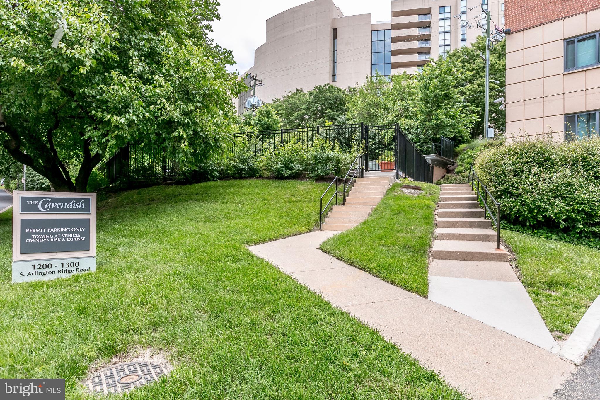 1300 South Arlington Ridge Road, Unit 718 Arlington, VA 22202 - Photo 28 of 41 LOVELY COMMUNITY GROUNDS