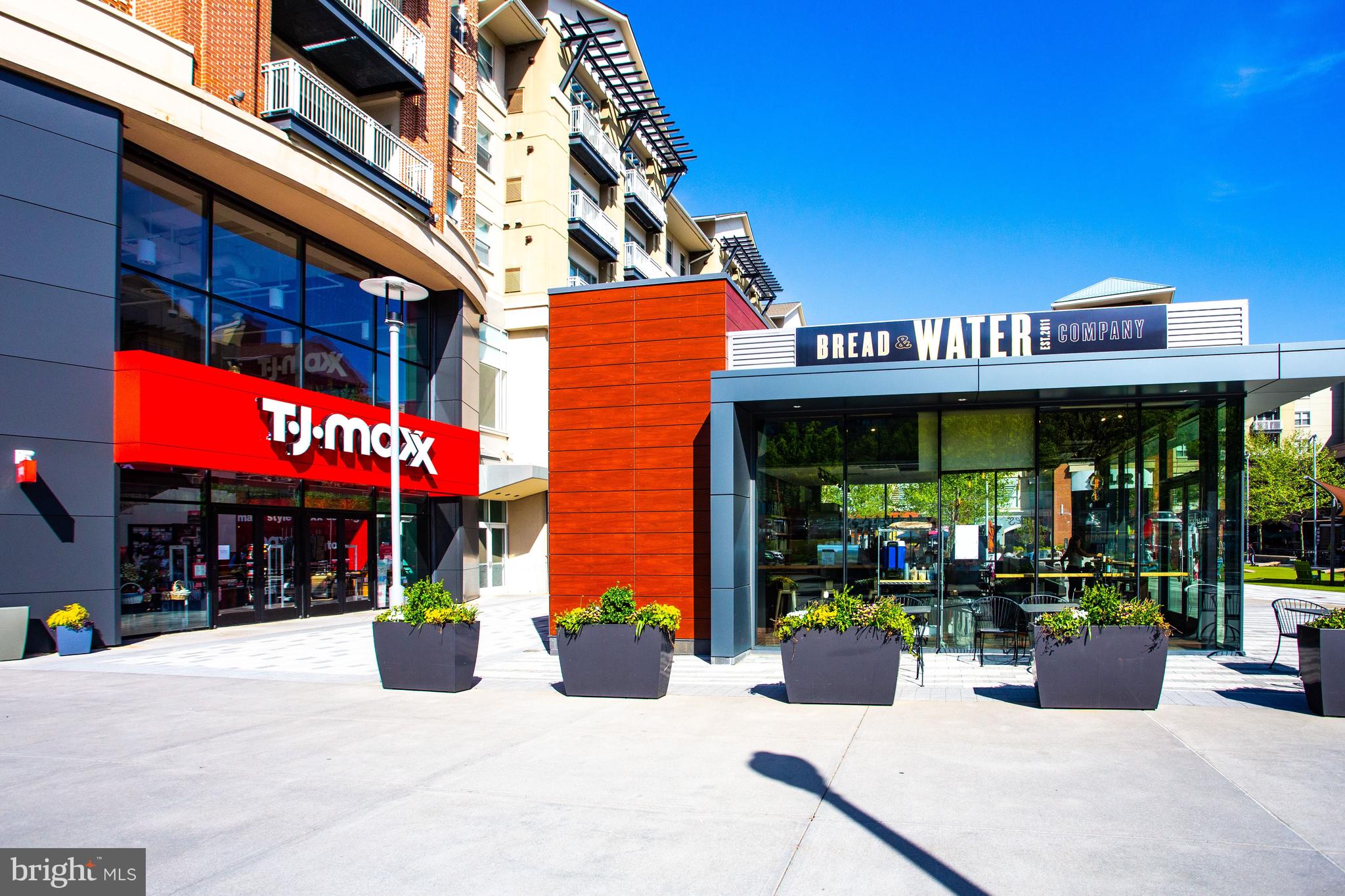 1300 South Arlington Ridge Road, Unit 718 Arlington, VA 22202 - Photo 37 of 41 WALK TO SHOPS