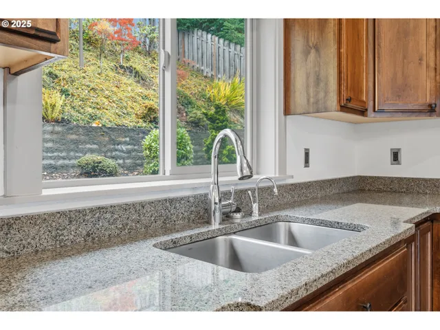 $530,000 | 158 Rolling Hills Avenue Southeast, Salem, OR 97306