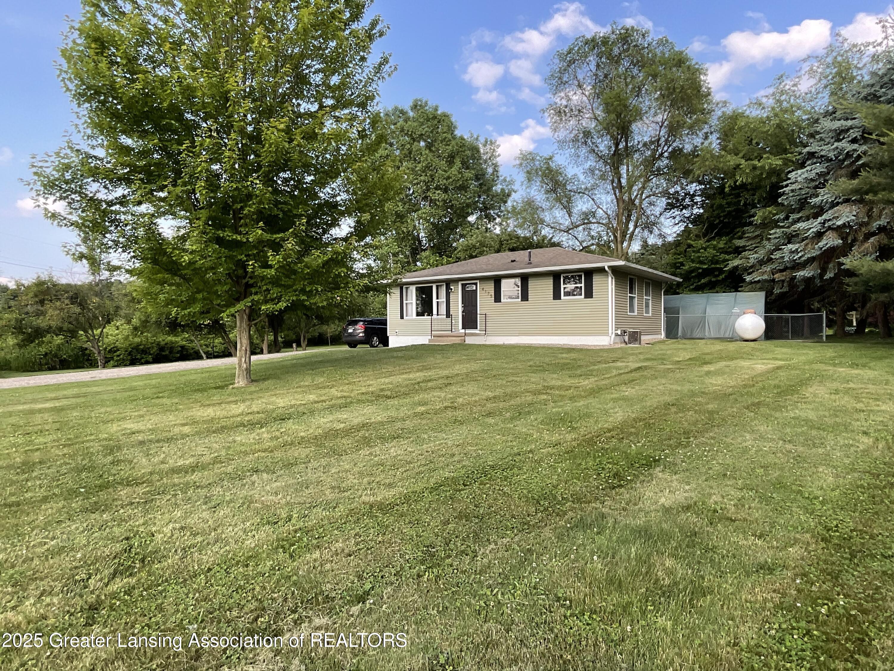 4175 Marshall Road Charlotte, MI 48813 - Photo 3 of 35 IMG-4163