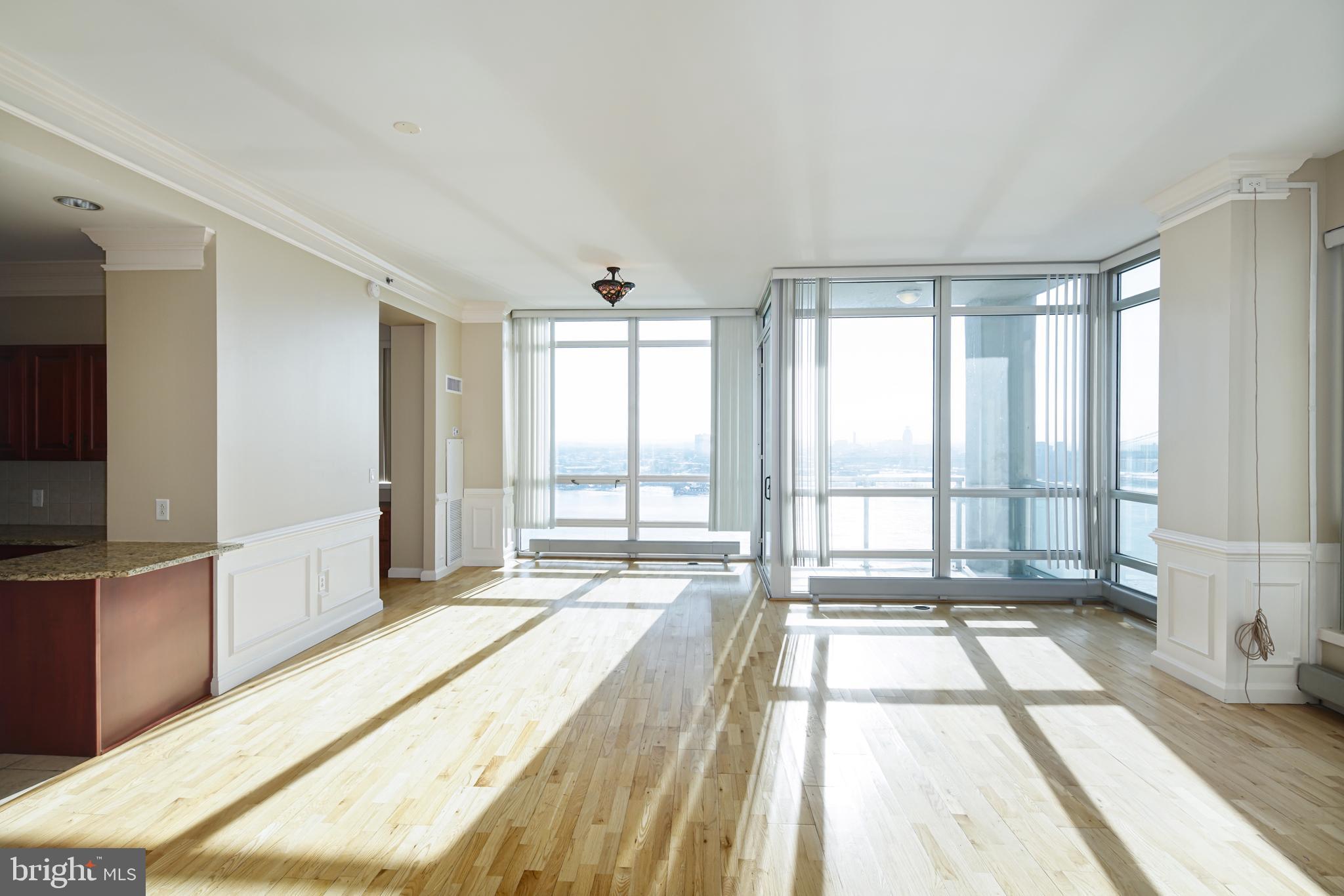 901 North Penn Street, Unit R1902 Philadelphia, PA 19123 - Photo 3 of 34 a spacious bedroom with a large bed and a large window