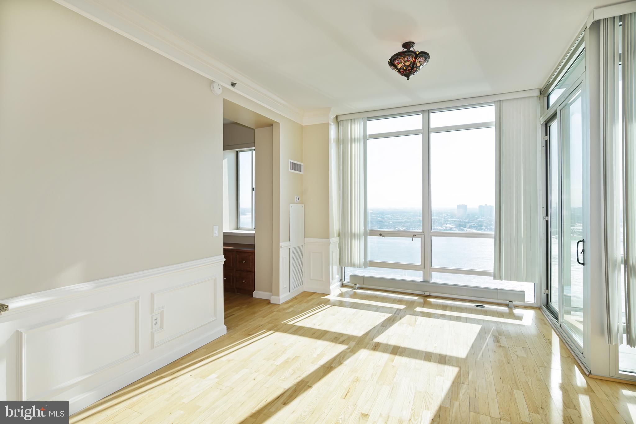 901 North Penn Street, Unit R1902 Philadelphia, PA 19123 - Photo 9 of 34 a spacious bedroom with a bed and a large window