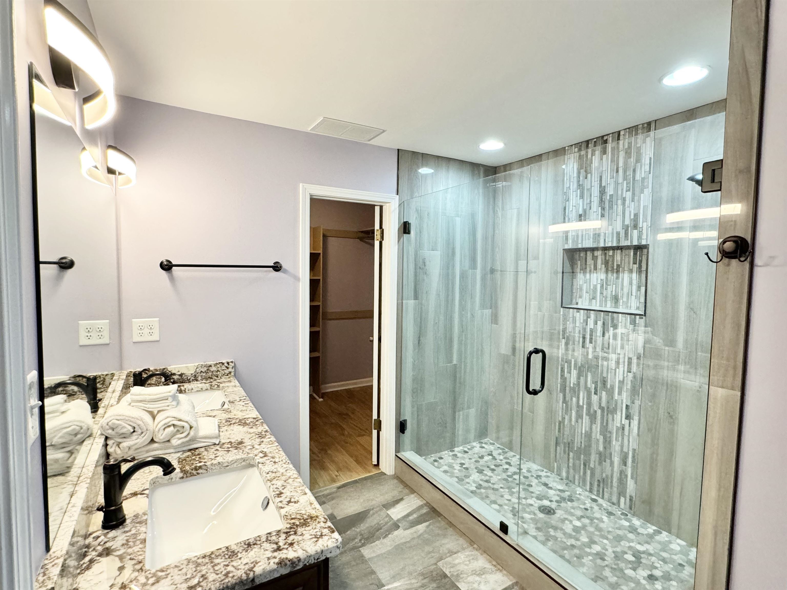 641 Hermitage Trail Collierville, TN 38017 - Photo 18 of 24 Bathroom featuring a walk-in shower with glass enclosure, mosaic tile accent, and recessed niche