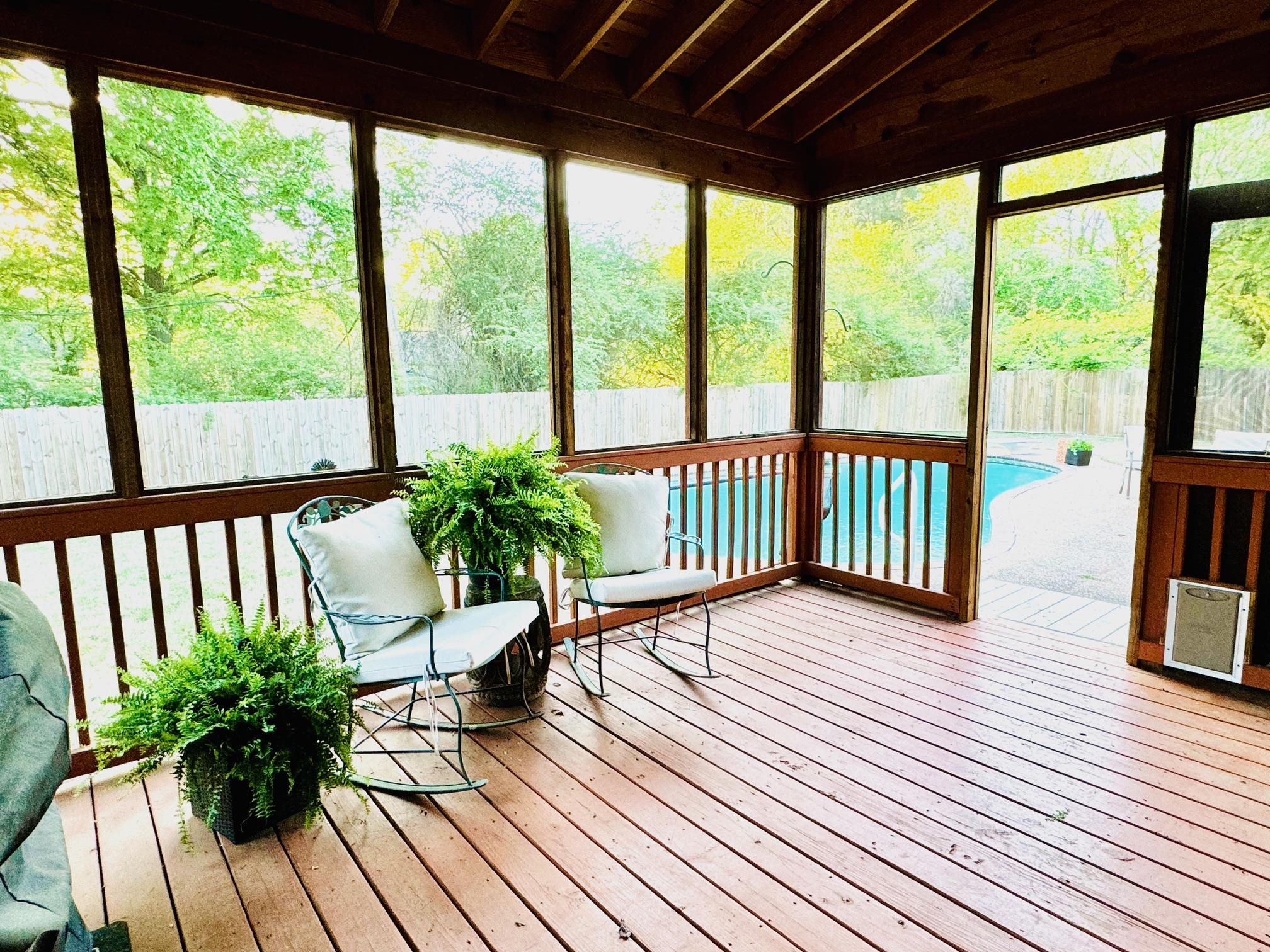 641 Hermitage Trail Collierville, TN 38017 - Photo 5 of 24 Sunroom featuring a wooden deck and lofted ceiling
