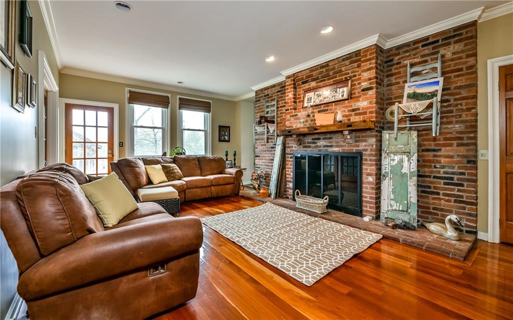 2933 Clearview Road Allison Park, PA 15101 - Photo 6 of 24 Gallery Image 6