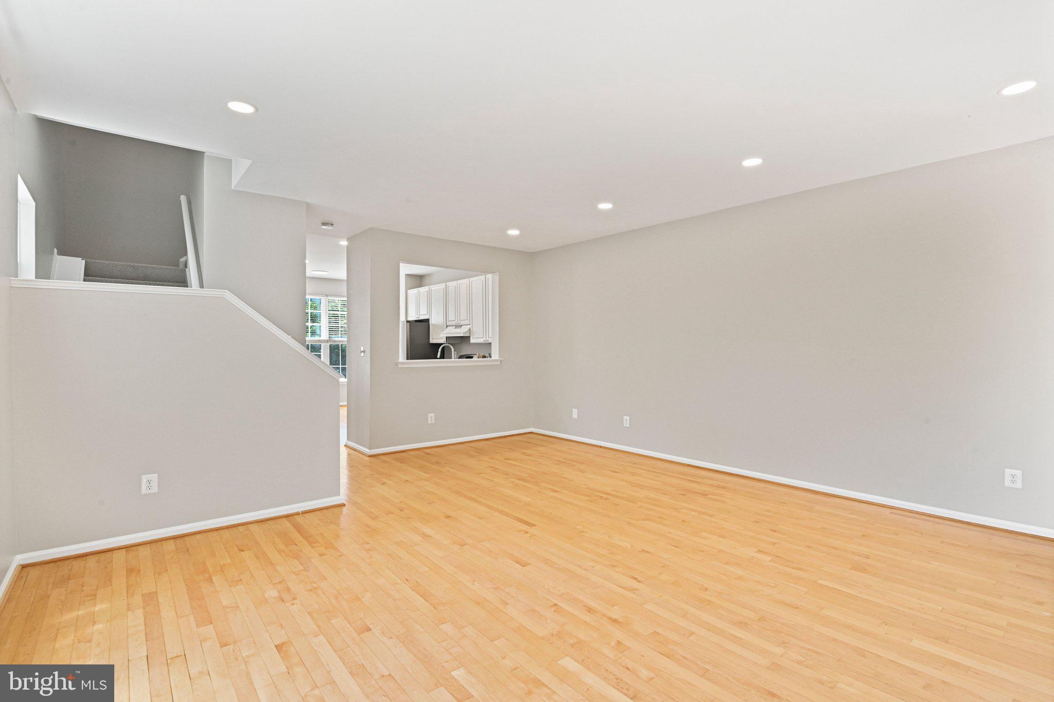 11482 Heritage Commons Way Reston, VA 20194 - Photo 8 of 31 Dining area
