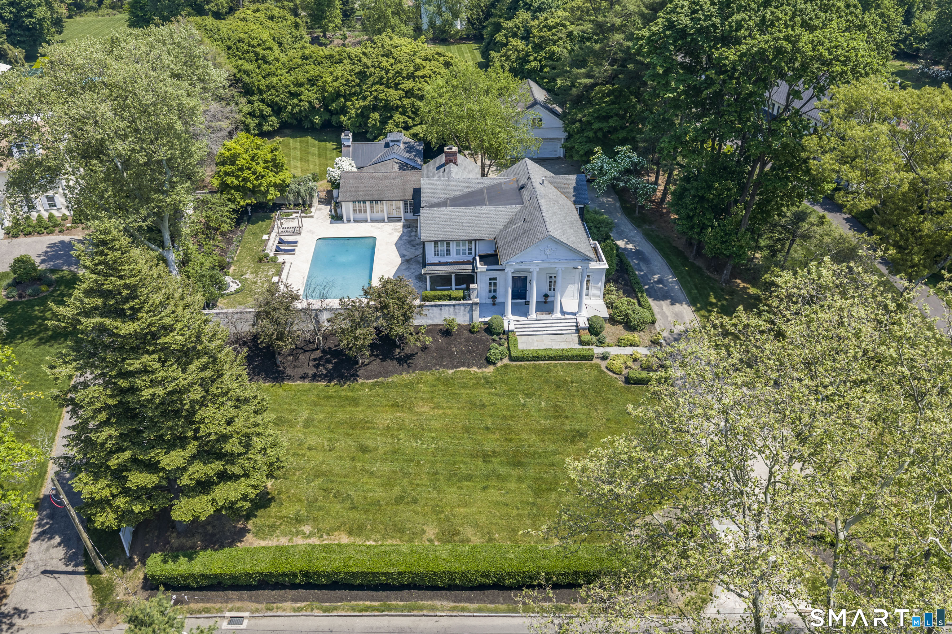 817 Sasco Hill Road Fairfield, CT 06824 - Photo 3 of 8