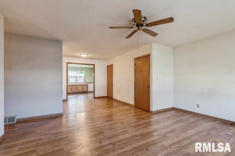 719 Middle Road Camanche, IA 52730 - Photo 3 of 25 Gallery Image 3