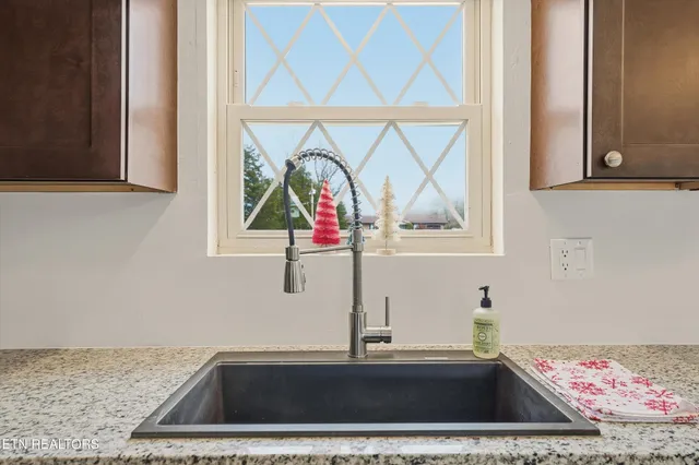 $350,000 | 229 Brown Crest Road, La Follette, TN 37766