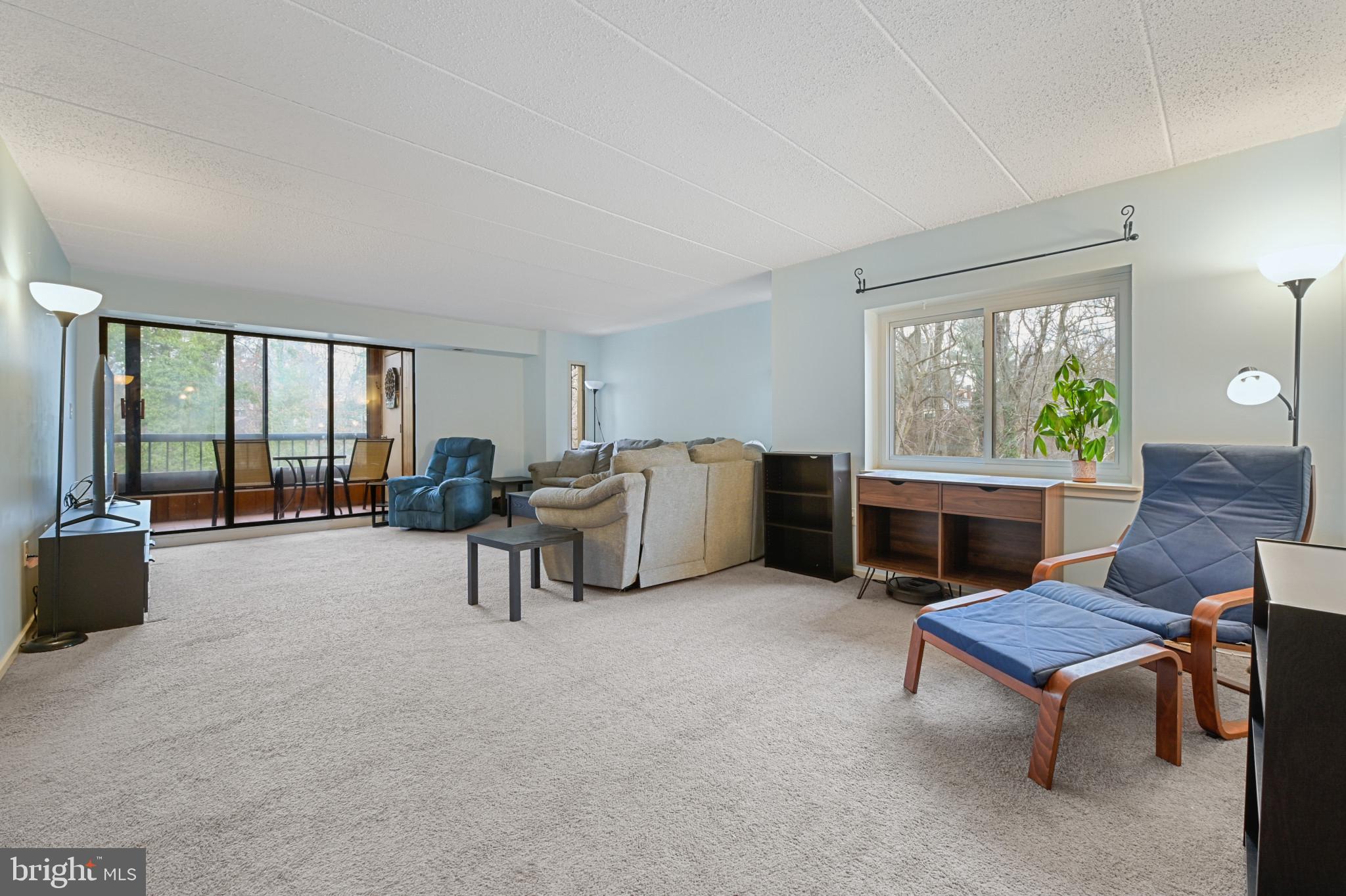 5669 Harpers Farm Road, Unit D Columbia, MD 21044 - Photo 4 of 31 Spacious Living Area