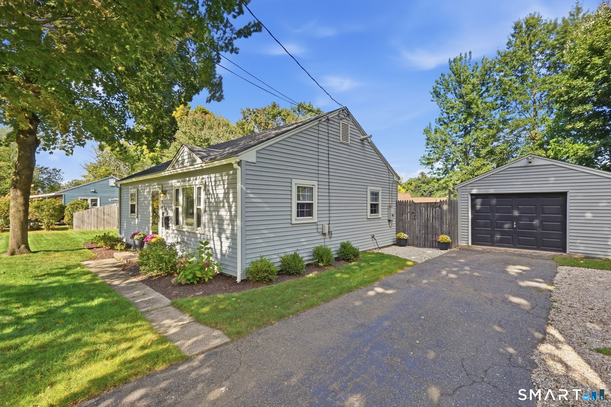 190 Old County Road Windsor Locks, CT 06096 - Photo 3 of 38 Gallery Image 3