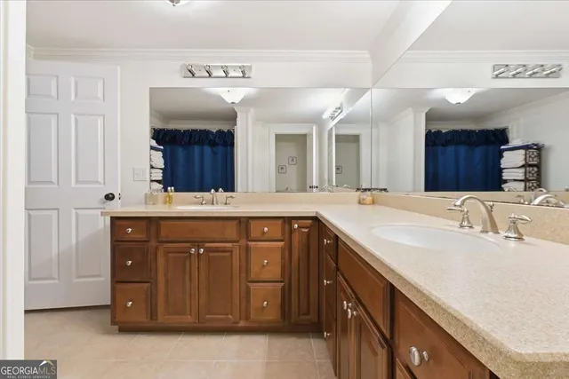 a view of house with yard and tree in the background