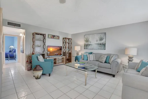 $104,995 | 204 Burgundy North, Unit 204, Delray Beach, FL 33484