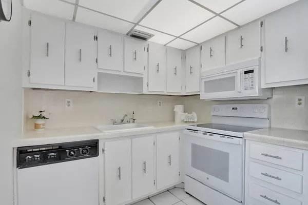 $104,995 | 204 Burgundy North, Unit 204, Delray Beach, FL 33484