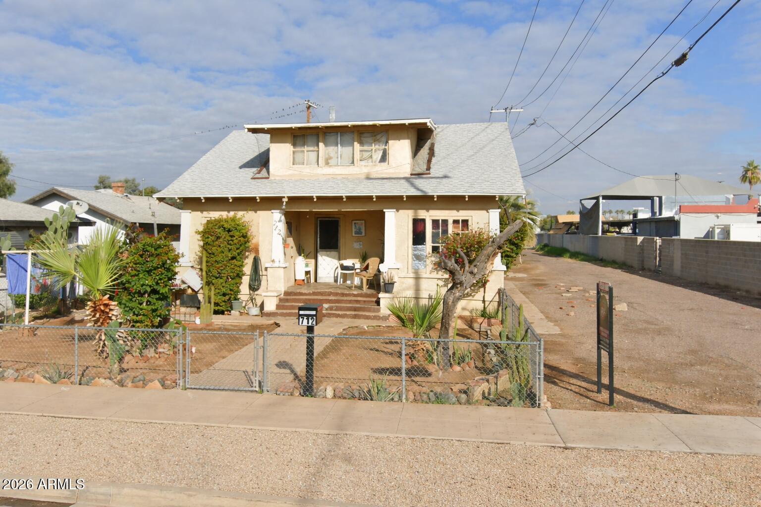 712 West Fillmore Street Phoenix, AZ 85007 - Photo 2 of 5 an outdoor space with seating area and furniture