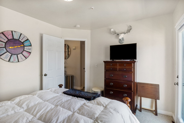 3598 North Huntsman Path, Unit 502 Eden, UT 84310 - Photo 10 of 43 Carpeted bedroom featuring baseboards
