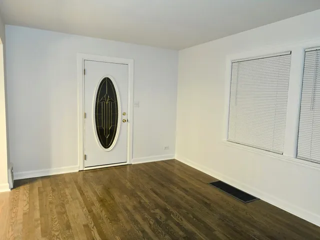$2,400 | 3803 North Pacific Avenue, Chicago, IL 60634