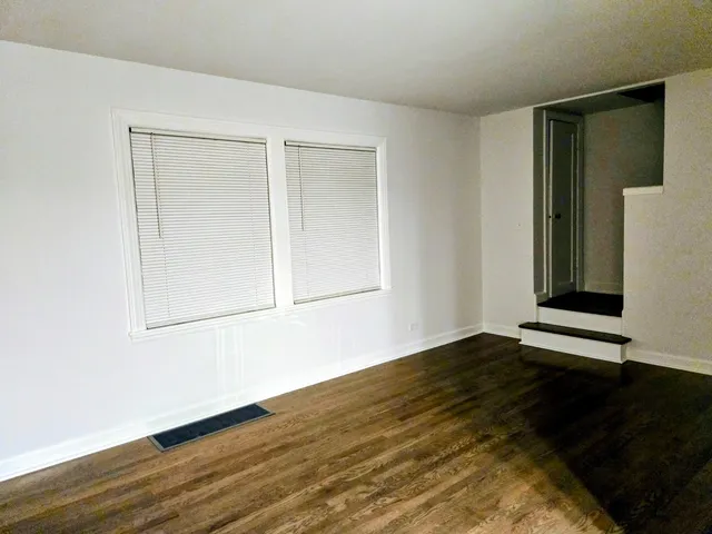 $2,400 | 3803 North Pacific Avenue, Chicago, IL 60634