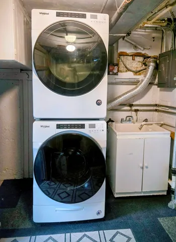 $2,400 | 3803 North Pacific Avenue, Chicago, IL 60634