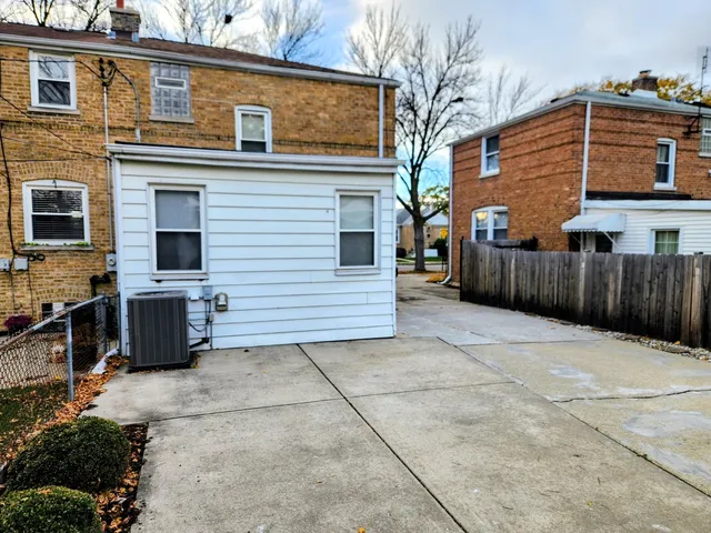 $2,400 | 3803 North Pacific Avenue, Chicago, IL 60634