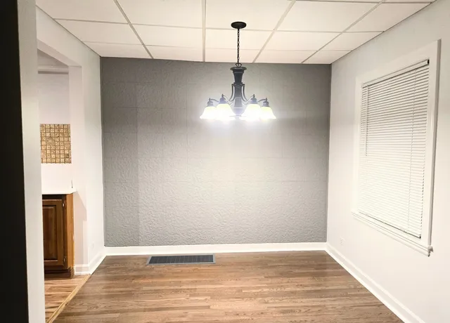 $2,400 | 3803 North Pacific Avenue, Chicago, IL 60634